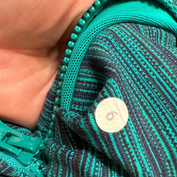 LULU LEMON SPORT JACKET LIKE NEW - Picture 9 of 9